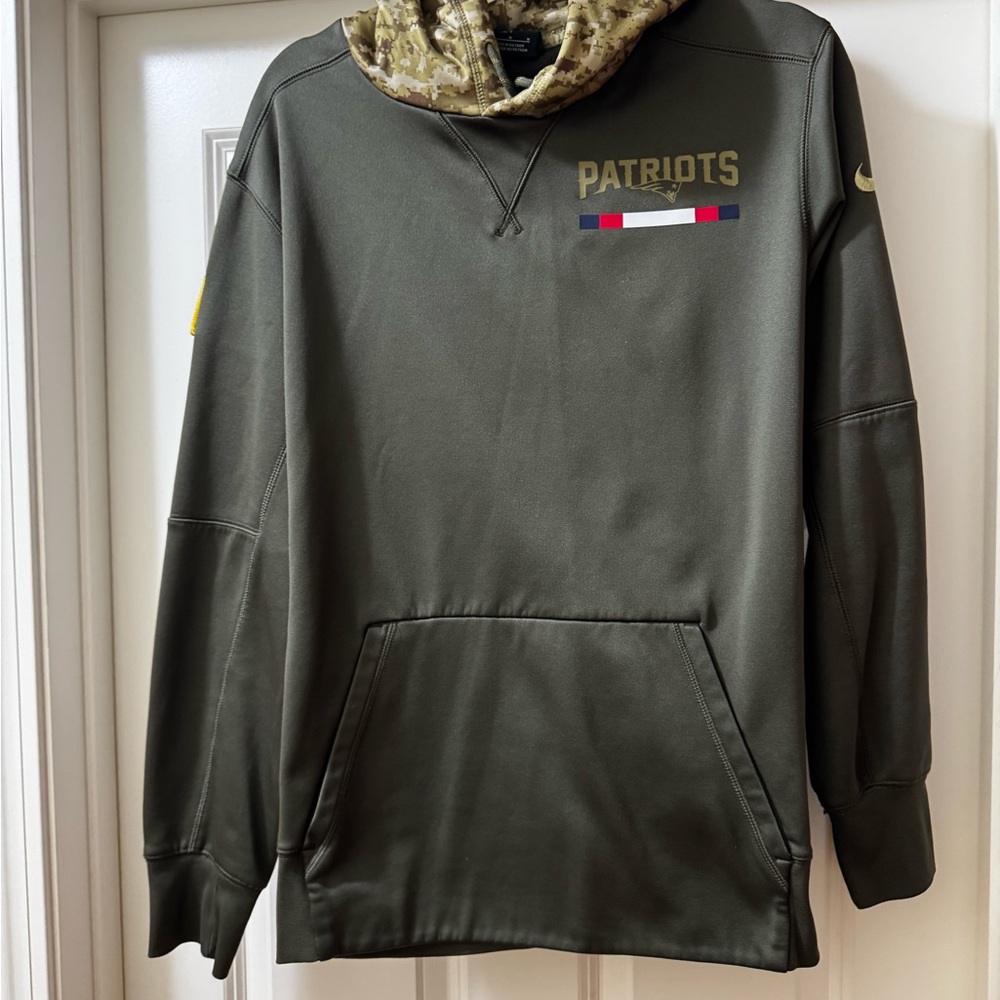 Patriots NIKE Salute to Service Hoodie